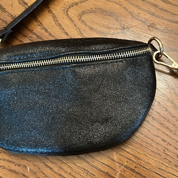 Tourance metallic‎ leather fanny bag, NWOT - Picture 4 of 11
